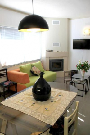 Cosy House in Nazaré with Fireplace